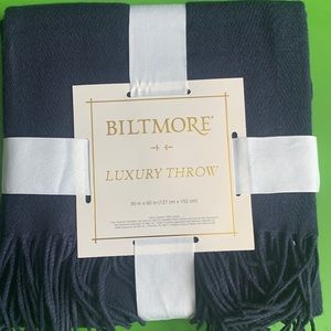 BILTMORE LUXURY THROW.  PERFECT FOR COVER OR TO BE WORN ON A SHAWL.  NWT